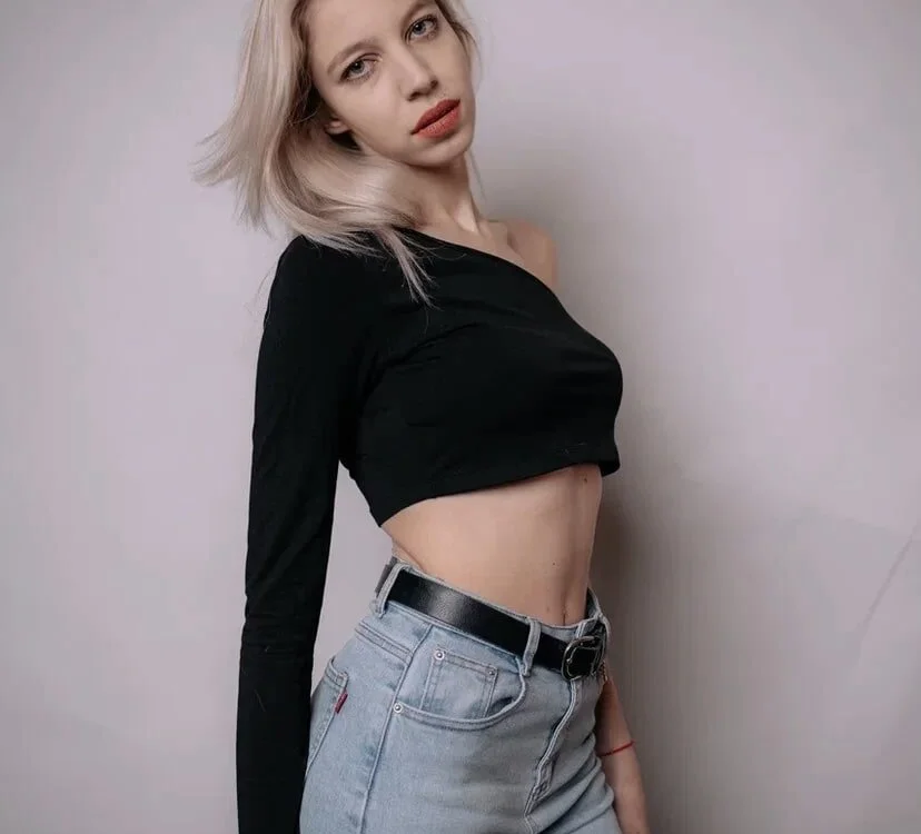 MonicaTurn's Offline Chat Room
