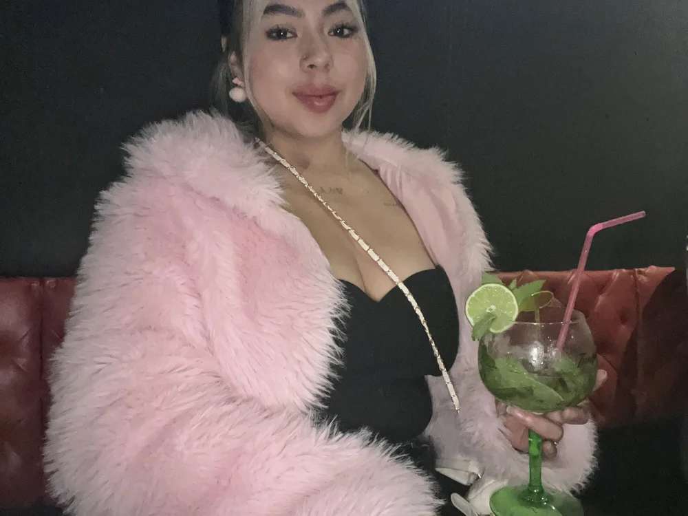Mia_Pick1's Offline XXX Chat