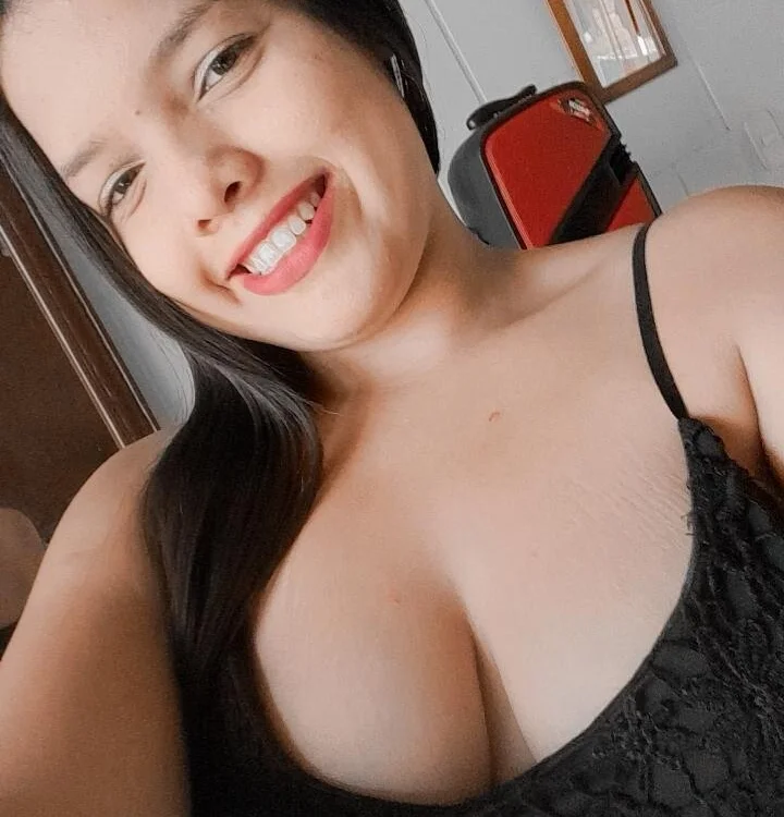 Isabella69Caliente's Offline Chat Room