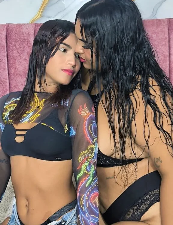Camilaandcarolina Live XXX-Chat