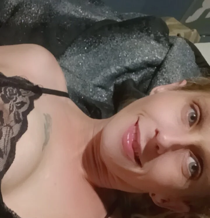 lydianjohn's Offline XXX Chat