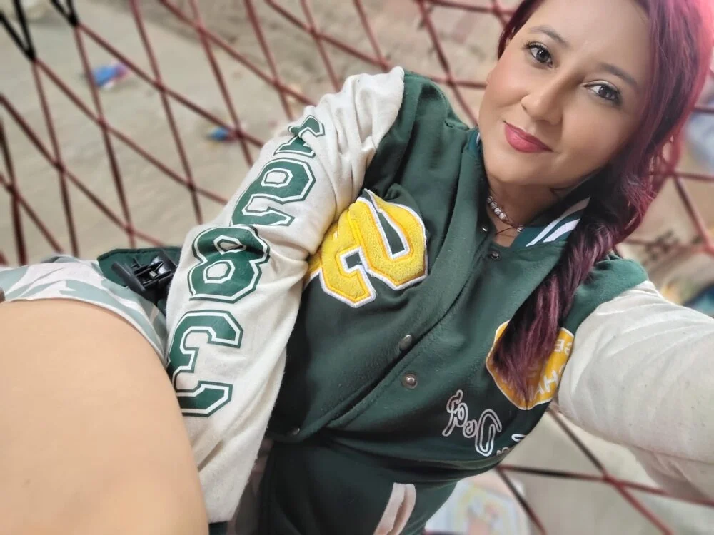 Офлайн-чат XXX LuciaMiilf