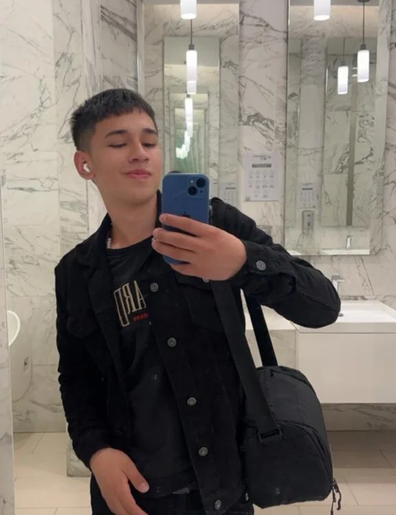 Twink_daren Offline XXX Chat