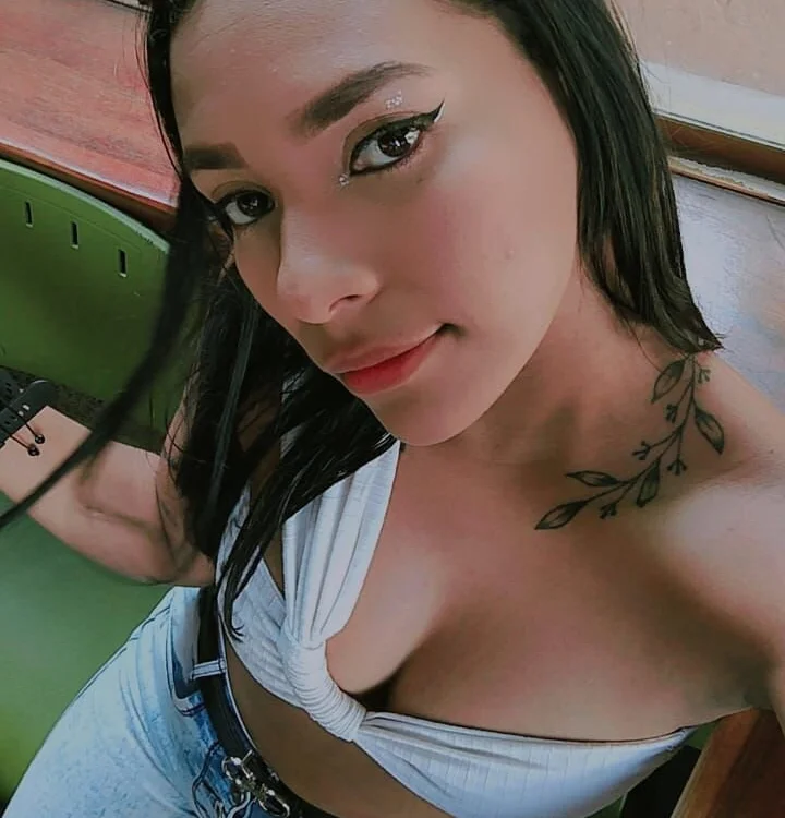 Mila_everly's Offline Chat Room