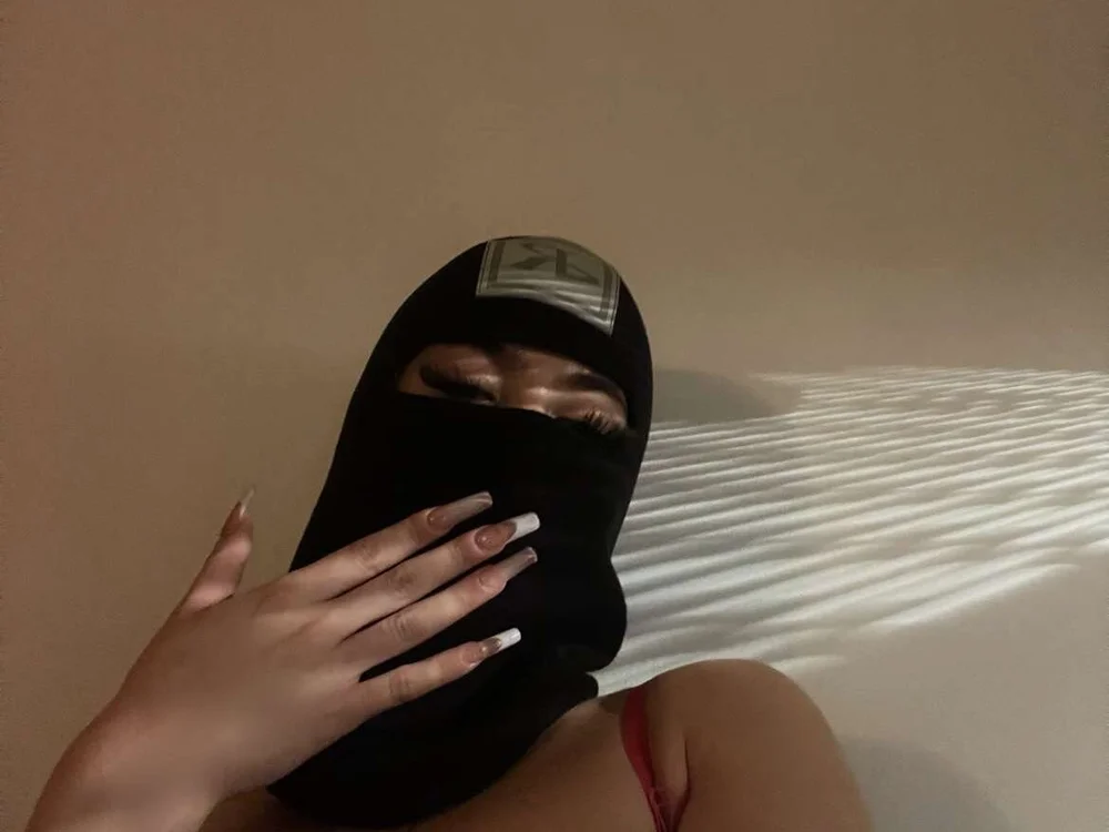 Offline chatovací místnost SkinnySkiMask
