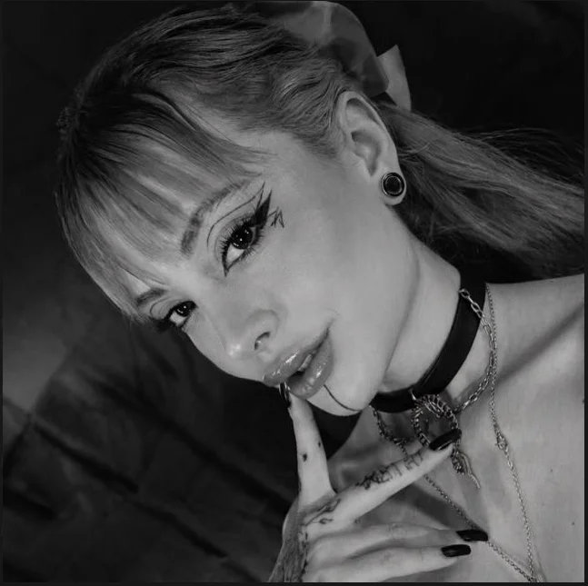 Offline XXX chat modela Miiaa_Stonee