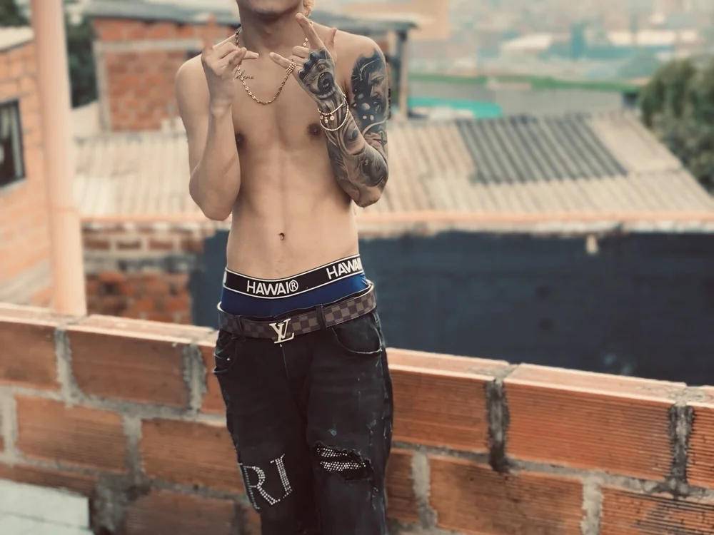 JuanLpLpn Offline XXX chat