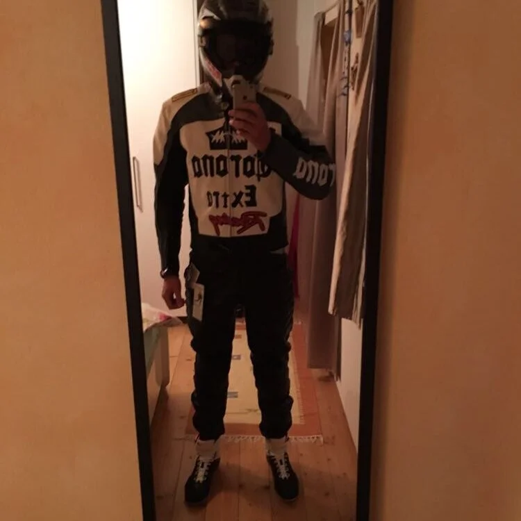 oneeight28's Offline XXX Chat