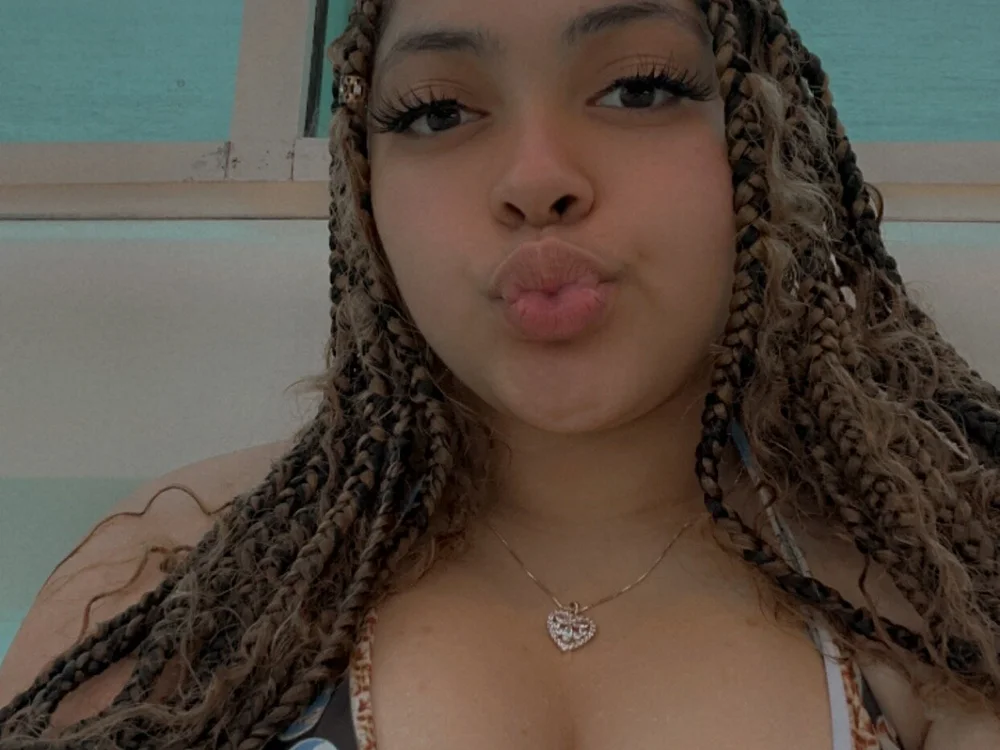 Jeliwhite's Offline Chat Room