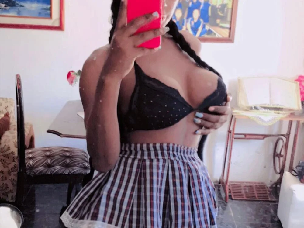 Chatroom XXX hors ligne de KataleyaCollins