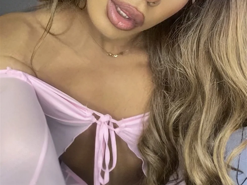 แชท XXX ออฟไลน์ของ Sweetest_ivonny