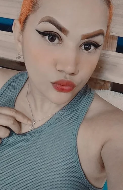 online-models1's Offline Chat Room