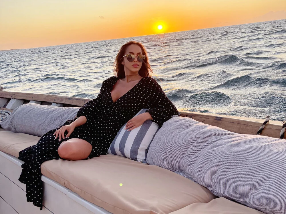 FameAndFlavour Chat XXX offline