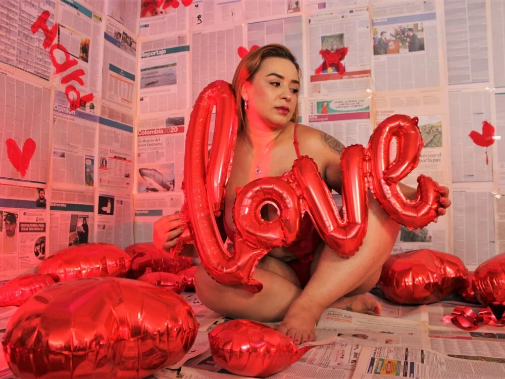 sahara_paker Adlı Modelin Çevrimdışı XXX Sohbeti