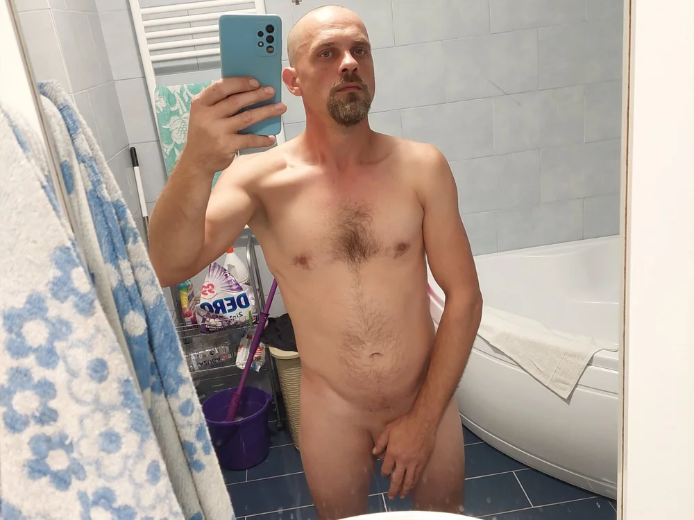 Andy86cor's Offline Chat Room