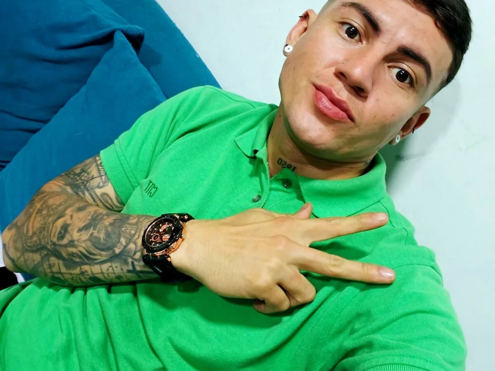 mr_sebas_23 Offline XXX-chat