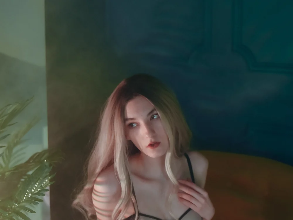 TravelMia's Offline Chat Room
