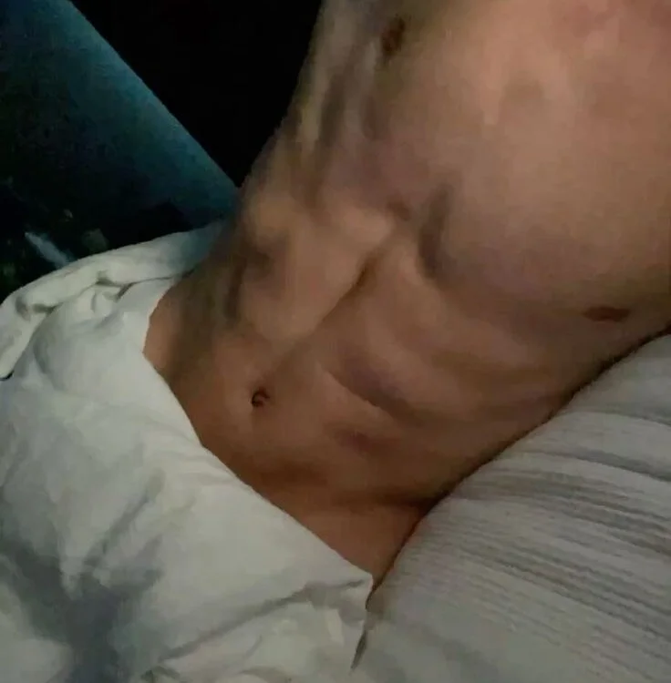 Sexy_rachid Adlı Modelin Çevrimdışı XXX Sohbeti