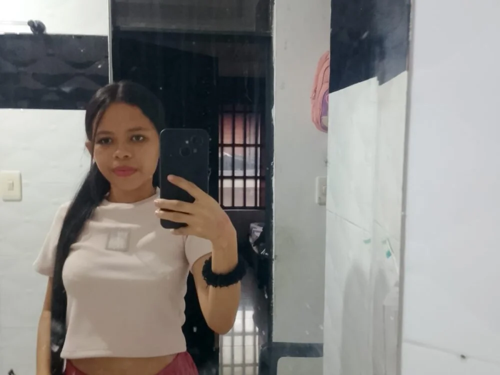 sharon_ivanna12's Offline XXX Chat