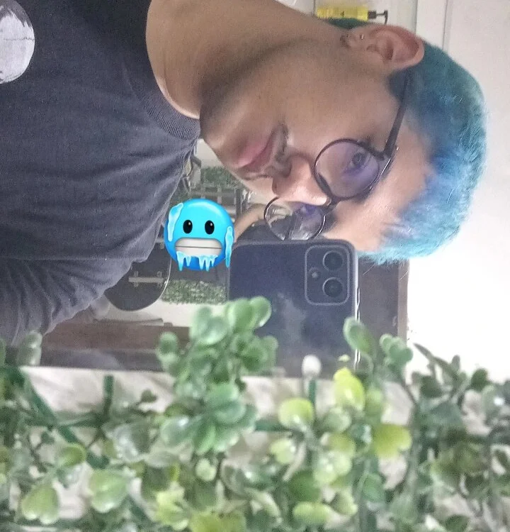 Ewduard76's Offline Chat Room