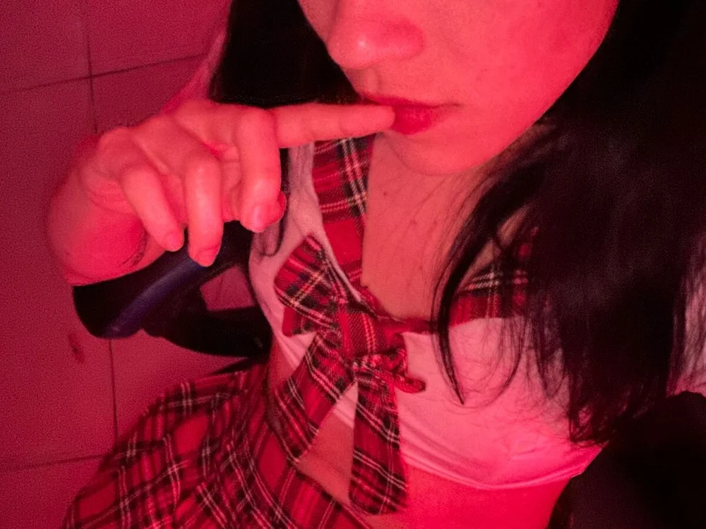 zoe_ryz 離線 XXX 聊天