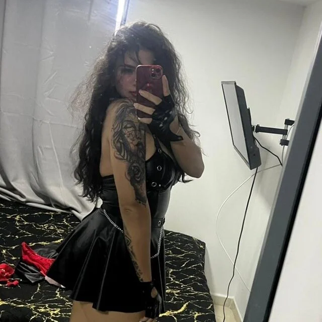 mistress_scarlet7: офлайн-секс-чат