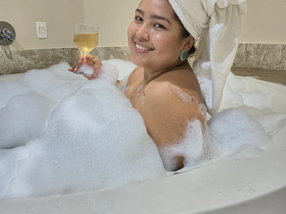 AbyanaGomのライブXXXチャット