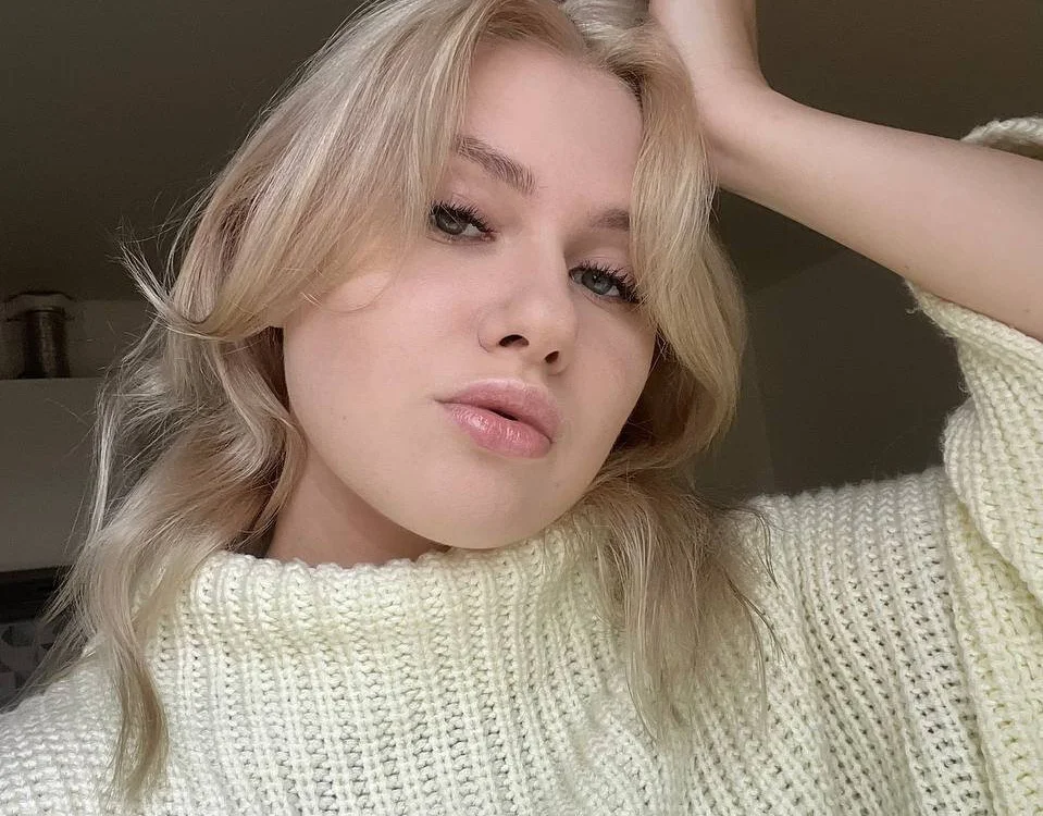 ElaraLuxxxe's Offline XXX Chat