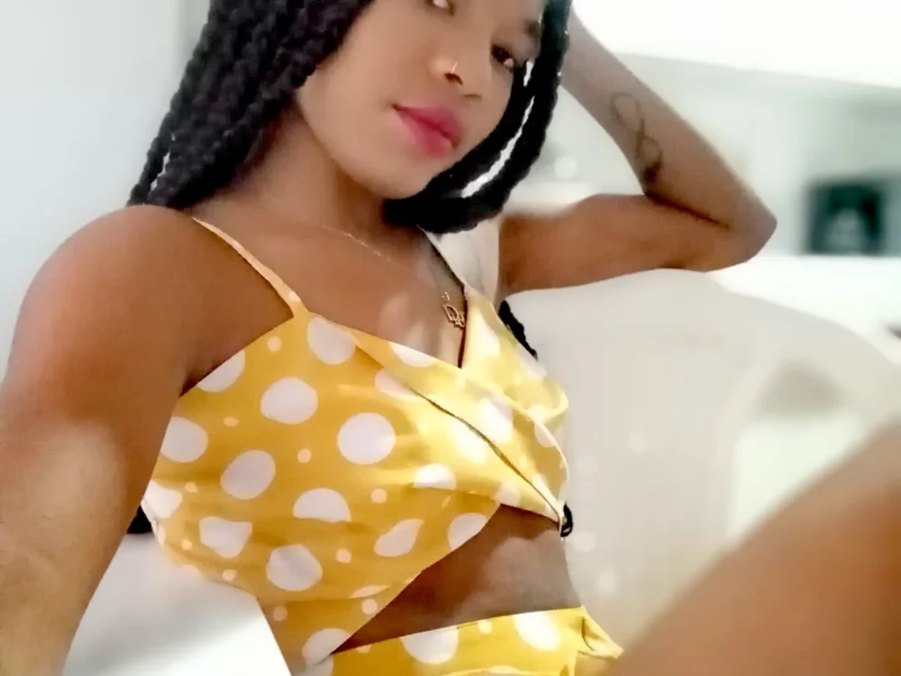 Luisa_latin's Offline XXX Chat