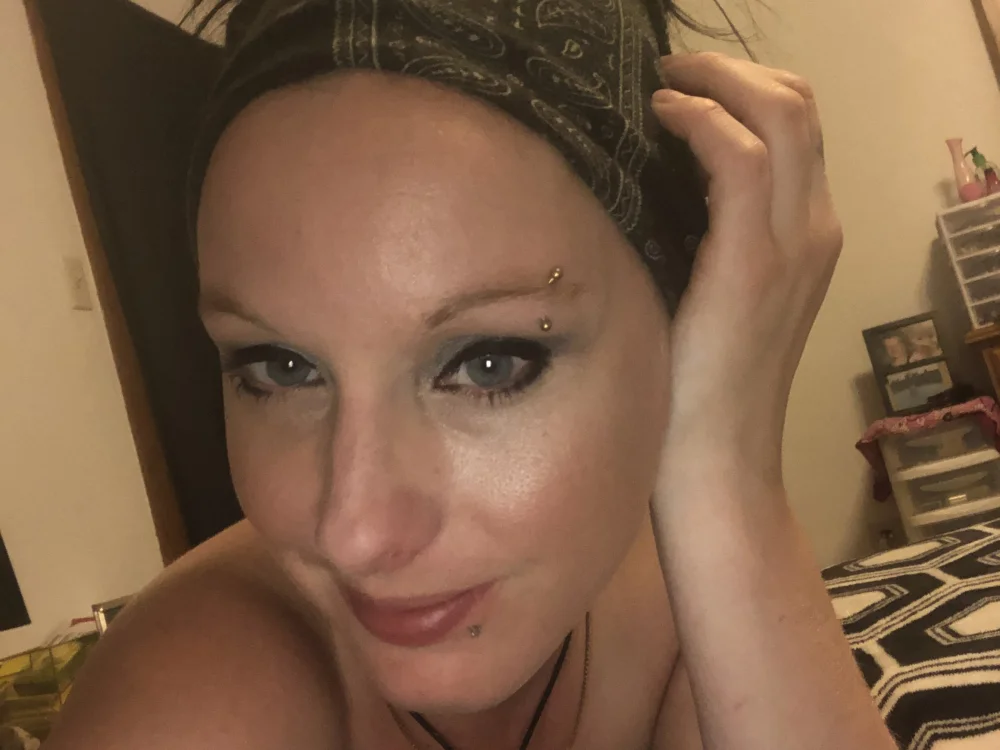 hottdevil66's Offline Chat Room