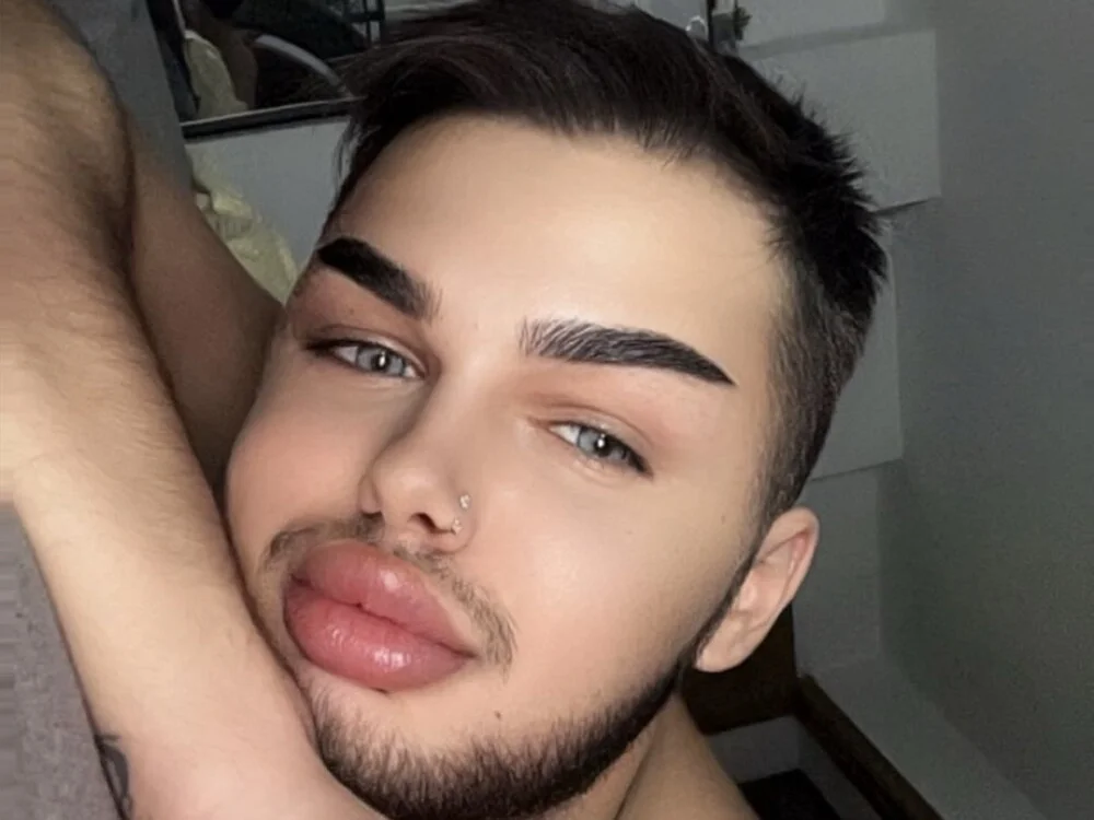 DavidBoy666's Offline XXX Chat