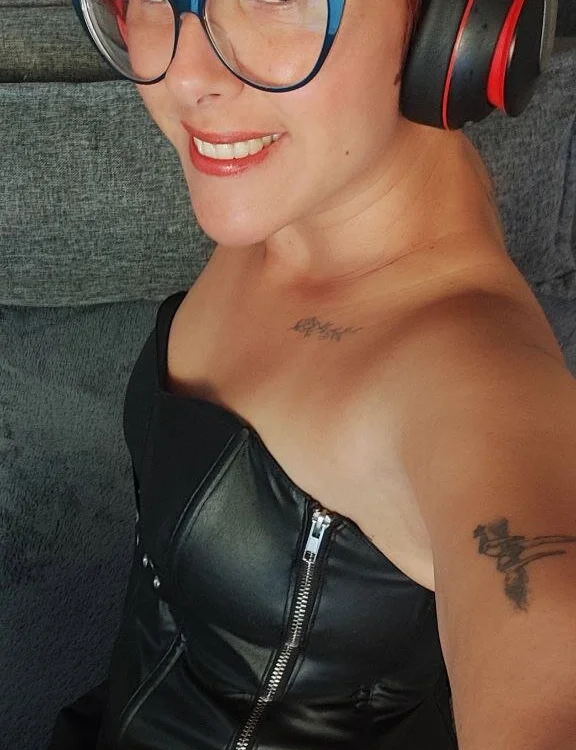 mahina84 Offline XXX-chat