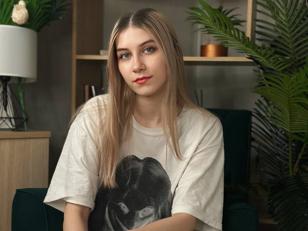 LynetGillim's Offline Chat Room