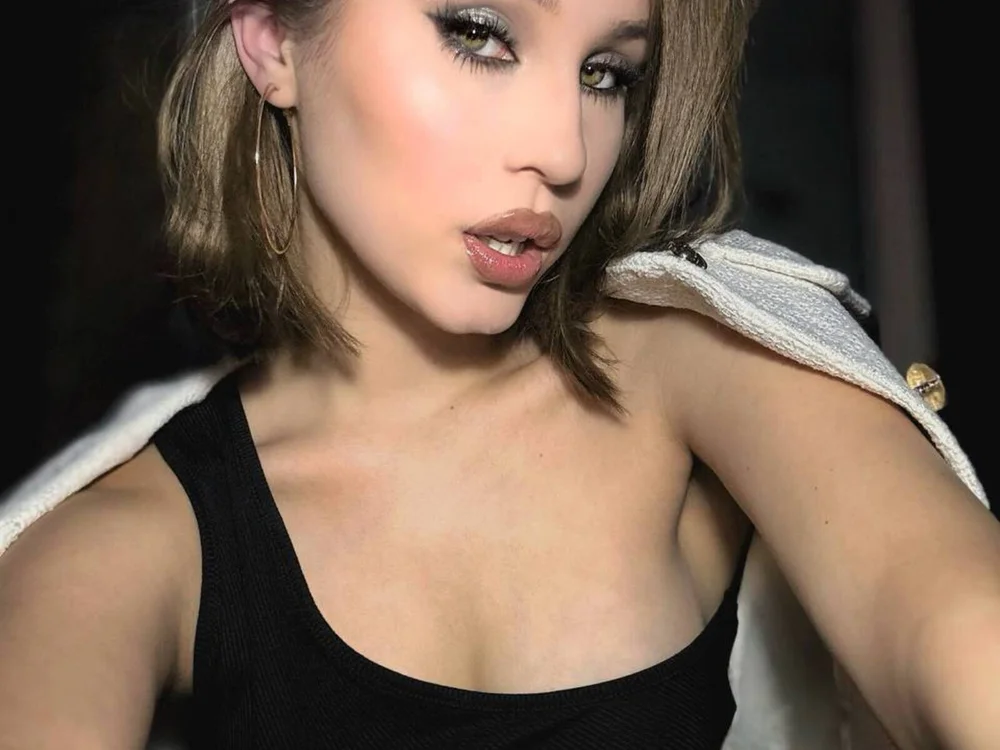 MaymeDutch's Offline Chat Room