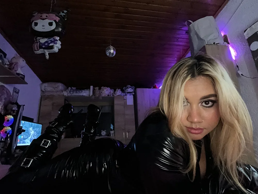 angelica_sparksn Offline XXX chat
