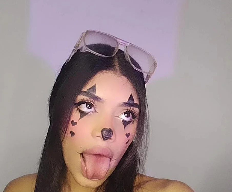 Offline chatovací místnost Shofia_walker