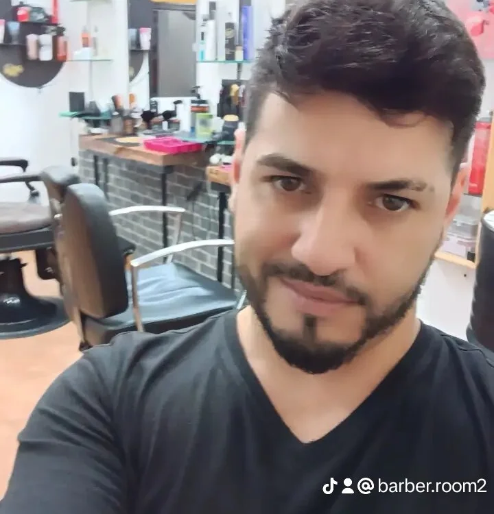 maxibombon66's Offline Chat Room