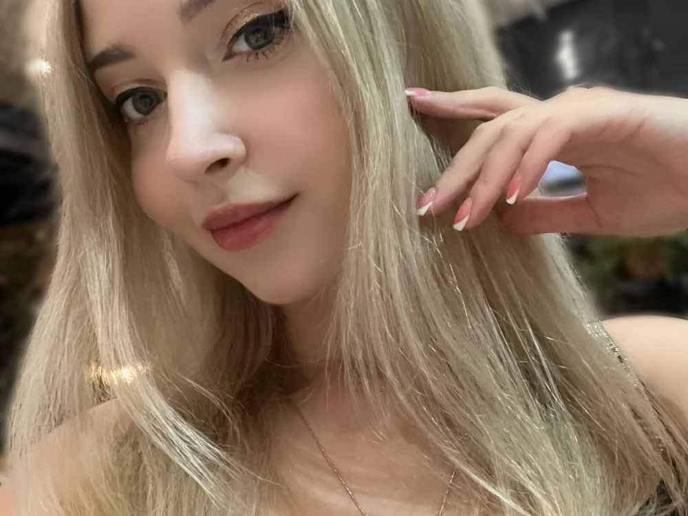 Tendercherryy's Offline Chat Room