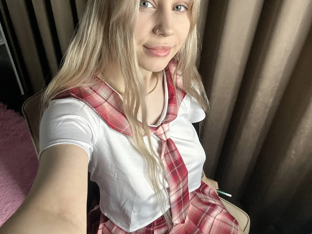 adel_miller Offline XXX-Chat