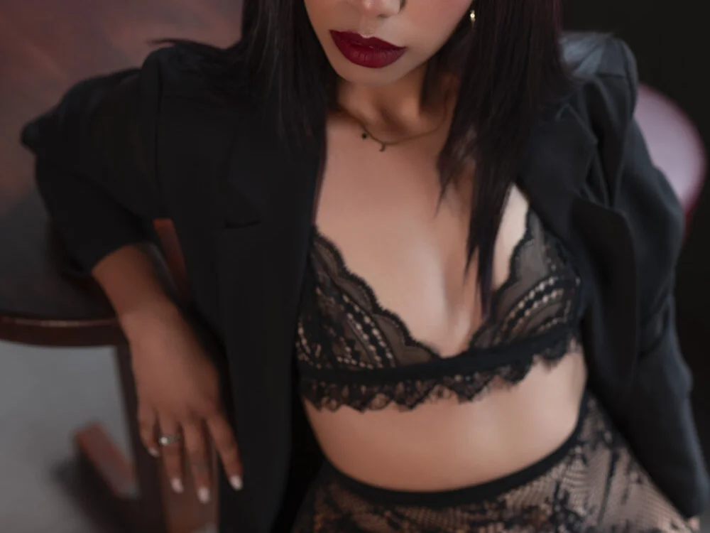 Nina_fox_0691 Adlı Modelin Çevrimdışı XXX Sohbeti