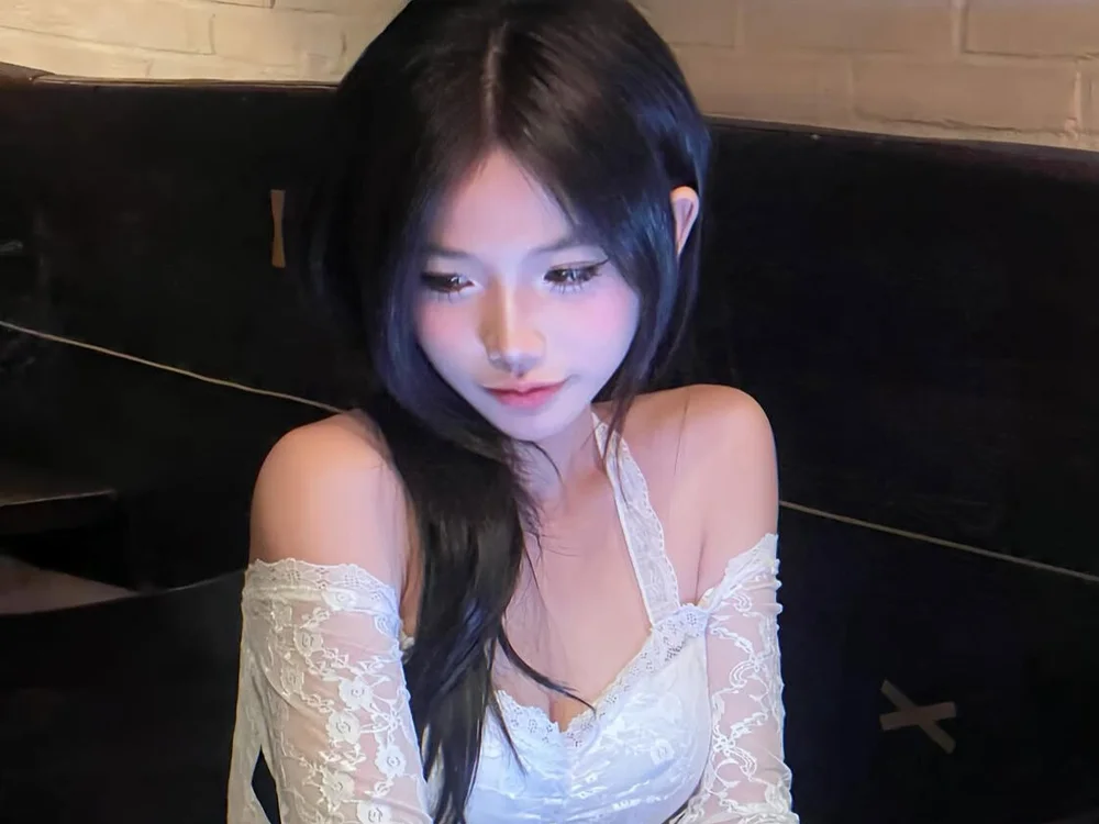 CherryBaby20's Offline Chat Room
