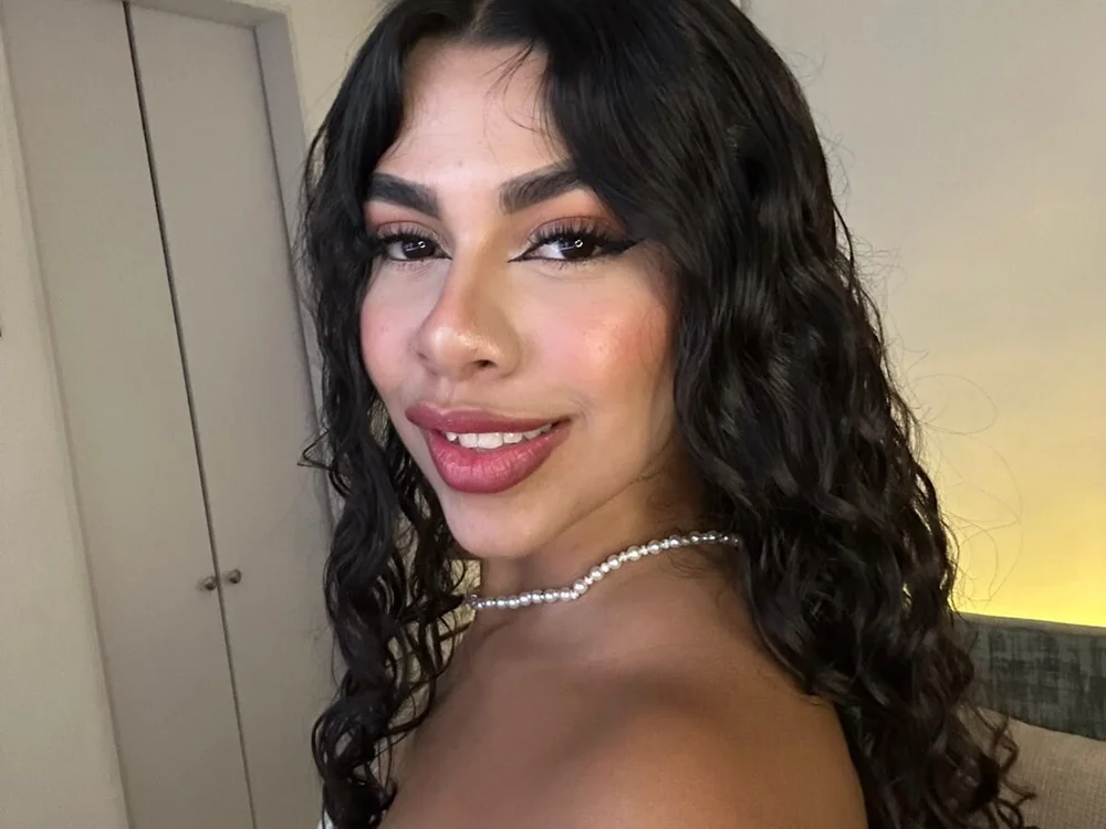 bellaa_clark's Offline Chat Room