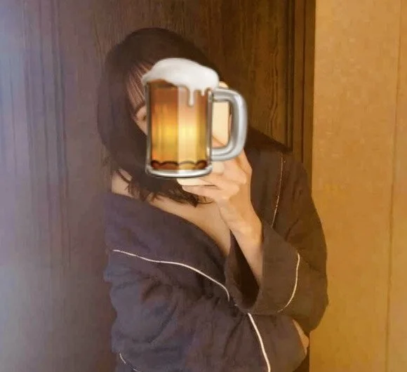 leopiii-iiJP Adlı Modelin Çevrimdışı XXX Sohbeti