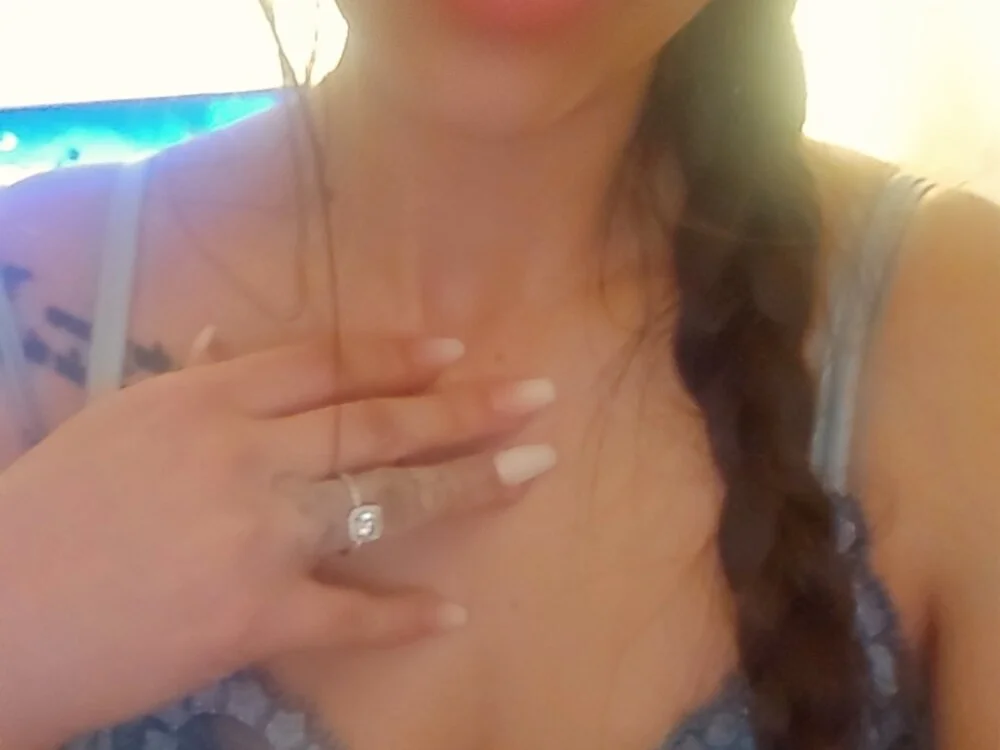 Poppalovesmamaafterhours' Offline XXX Chat