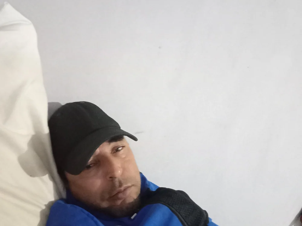 Safi_59's Offline Chat Room