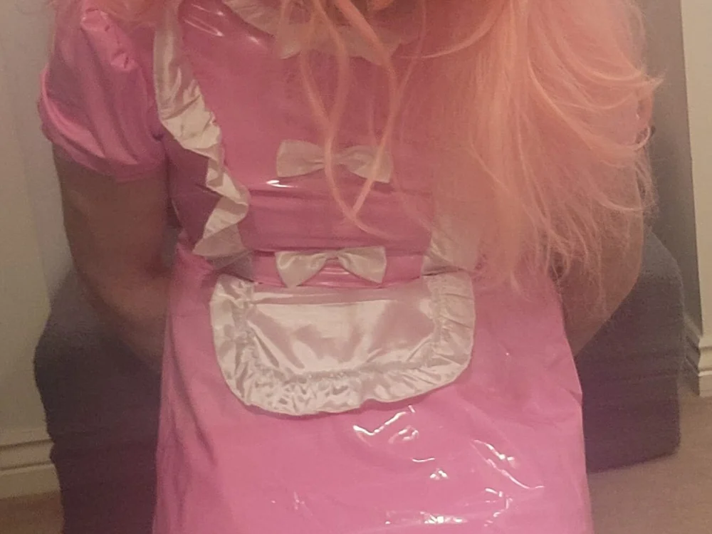 Sissycuck4Dom's Offline Chat Room
