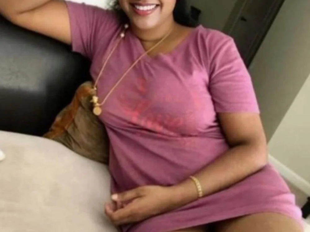 Watch  Tamil_Kanmani live on StripChat