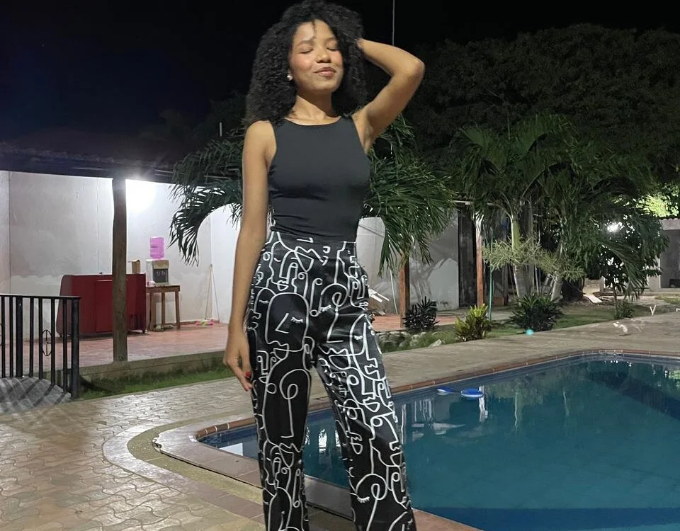 Curly_kyara offline chatrum