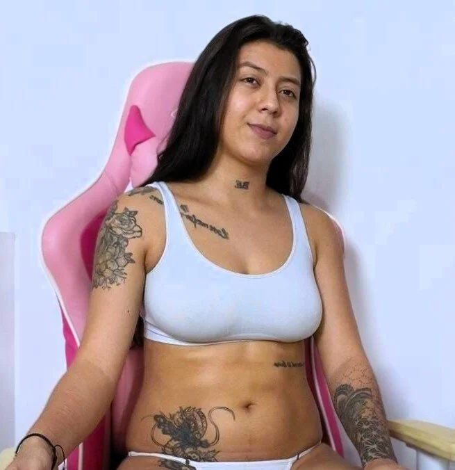 Karoll_hornyy69's Offline XXX Chat