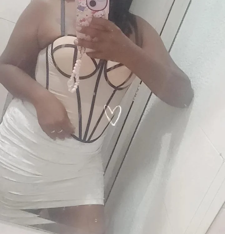 Ruby_Arias অফলাইন XXX চ্যাট